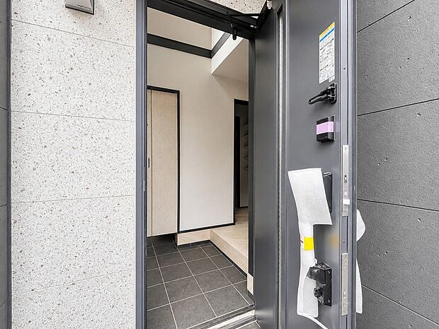 【玄関】散らかりがちな玄関もスッキリと保てる玄関収納は、家の中に入る時最初に目に付く場所だからこだわりたいですよね!
