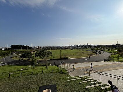 鶴見花月園公園 210m(3分)