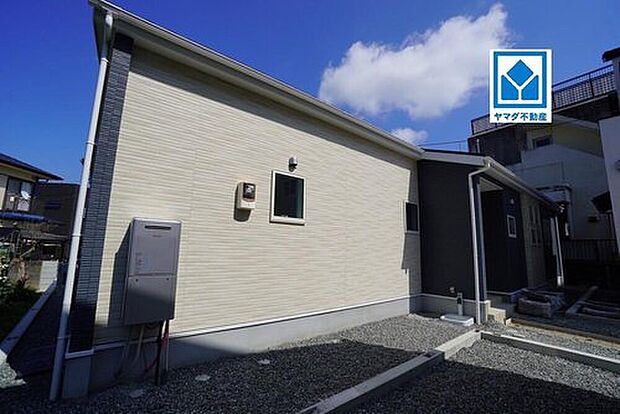 生活動線や家事動線が効率的な平屋住宅☆
南東向き^^4LDK!和室あり♪
駐車スペース縦列3台分♪