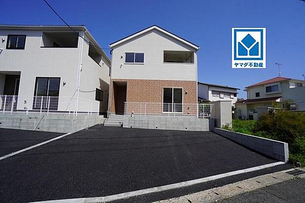1号棟。
4LDK☆オール電化住宅☆
広々とした9帖の洋室付き♪
全居室収納スペースあり◎
是非お問い合せ下さい^^