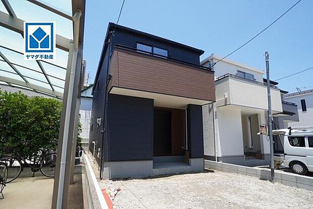 1号棟。
西鉄バス「警弥郷1丁目」&セブン歩3分!マルキョウ歩7分!
長期優良住宅☆
4LDK!南向き☆収納充実の間取り♪