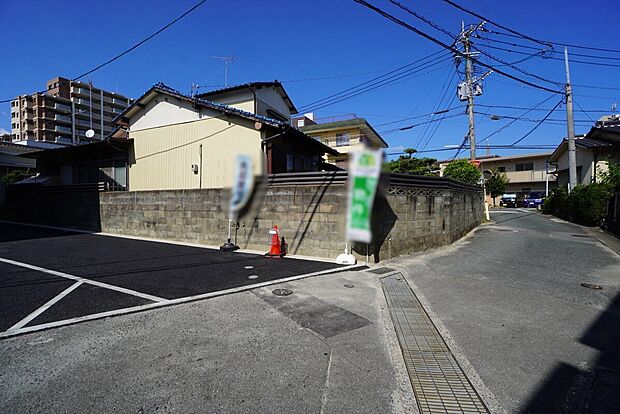 住人以外の車の進入も少なく、小さなお子様を持つご家庭にも安心です。落ち着いた住宅地内で快適な生活を実現してみませんか。
お問い合わせお待ちしております♪