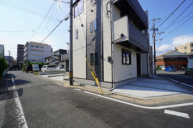 【前面道路】住人以外の車の進入も少なく、小さなお子様を持つご家庭にも安心です。お問い合わせお待ちしております♪