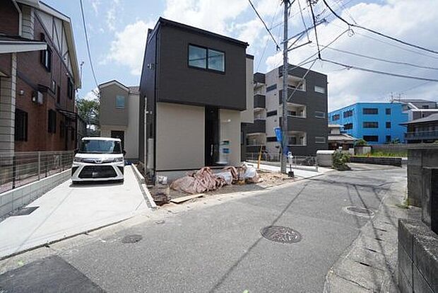 【前面道路】前面道路は北側約4mの公道に面しています^^
JR「南福岡」歩10分!
西鉄「桜並木」(自転車6分/1.4km)
