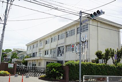 春日市立春日中学校 449ｍ(徒歩6分)