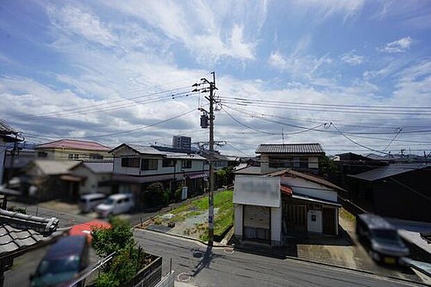 2階バルコニーからの眺望です＾＾周りに高い建物もなく、お休みの日にはコーヒーを飲みながらのんびりするのにも＾＾