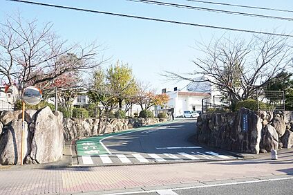 新宮町立新宮東小学校 744ｍ