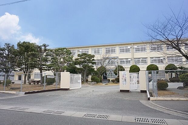 福岡市立多々良中学校(約1,266m)