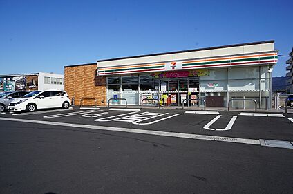 セブンイレブン　古賀新久保店 585ｍ