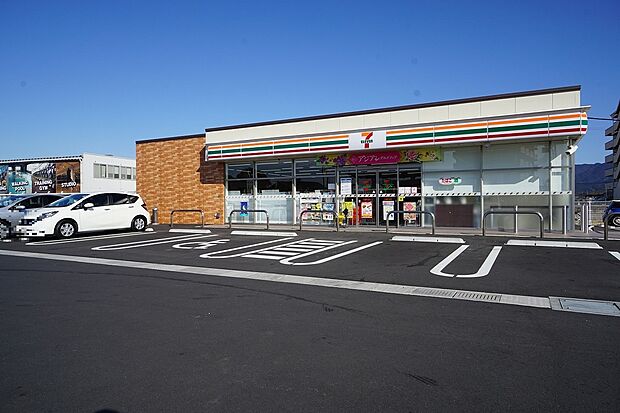 セブンイレブン 古賀新久保店(約585m)