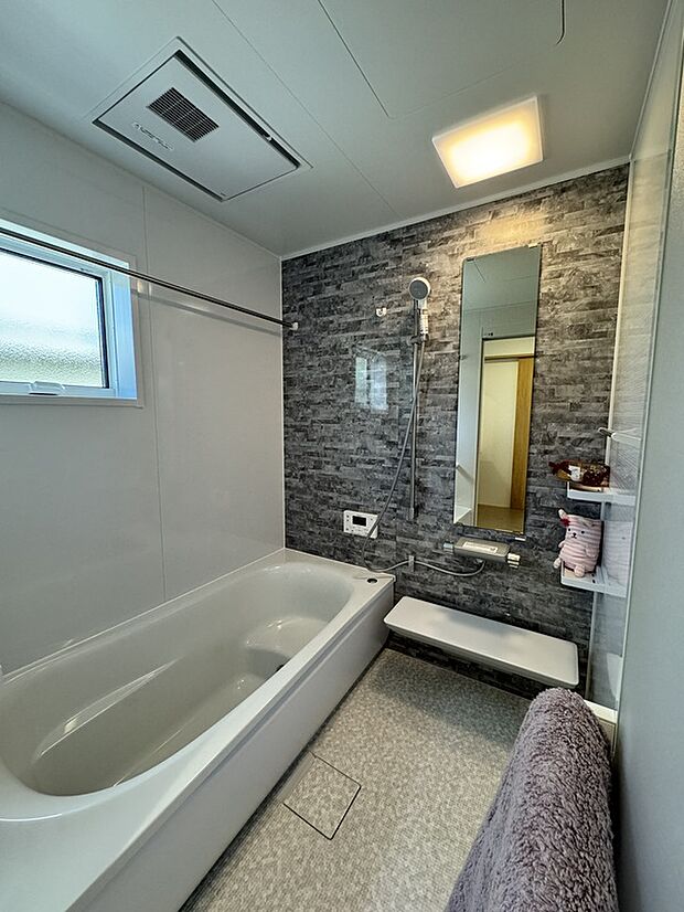 【バスルーム】一日の疲れを癒すバスルーム／浴室乾燥機付き♪追焚機能や自動お湯はり等、便利な機能が付いたオートバスタイプのお風呂です！