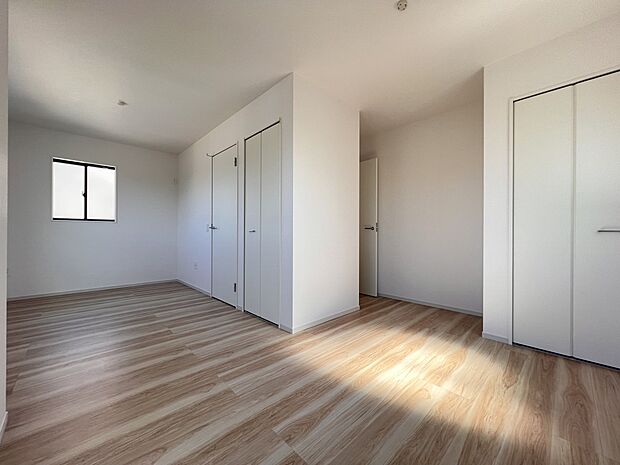 洋室5.1＋4.6帖　お子さまの成長に合わせて将来2部屋に分けることも可能です！(1号棟)