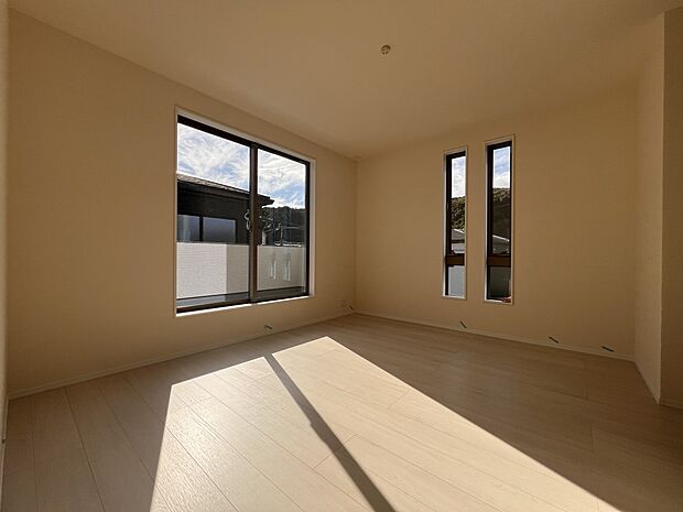 洋室7帖　W.I.C、バルコニー付きの広めのお部屋　ご夫婦の寝室にどうぞ！(1号棟)