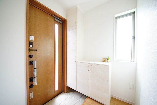 下駄箱収納、SIC付きの玄関スペース(同仕様)