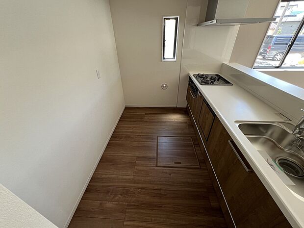 扱いやすいシステムキッチンで毎日のお料理もはかどります(1号棟同仕様)