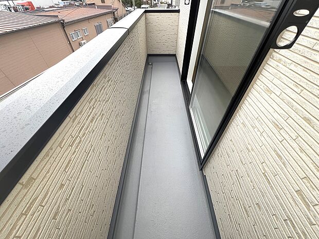 日当たり良好南向きのバルコニー(2号棟同仕様)