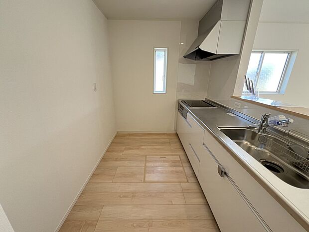 扱いやすいシステムキッチンで毎日のお料理もはかどります IHクッキングヒーター搭載!(1号棟同仕様)