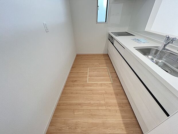 扱いやすいシステムキッチンで毎日のお料理もはかどります(A号棟同仕様)