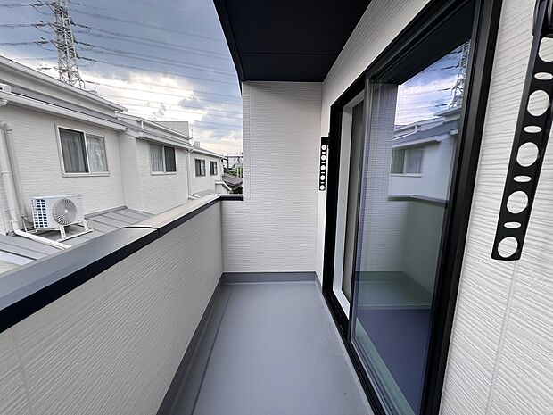南向きのバルコニー(3号棟同仕様）