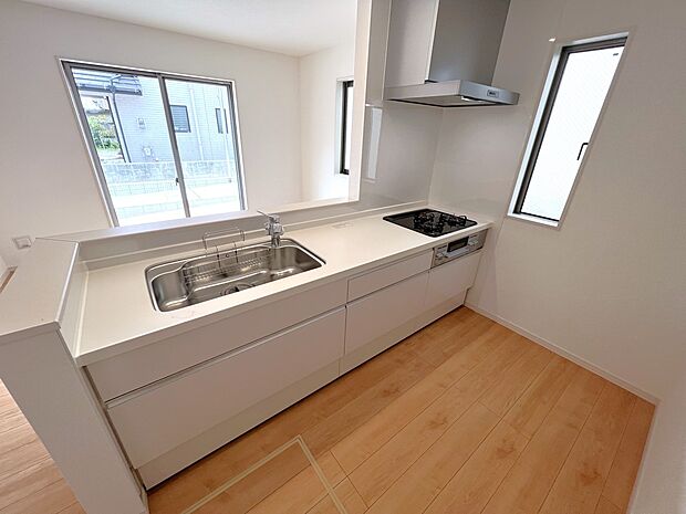 扱いやすいシステムキッチンで毎日のお料理もはかどります(A号棟同仕様)