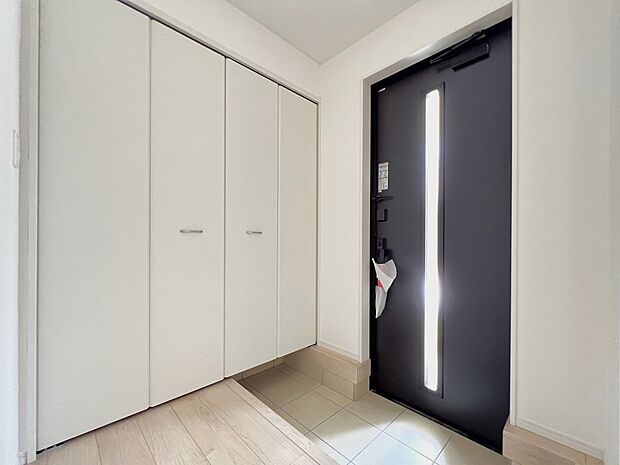 シューズボックス付きの玄関(同仕様)