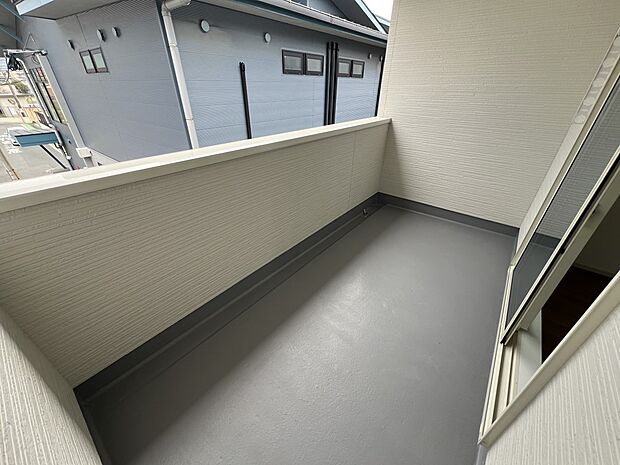 洋室7帖からアクセス可能なバルコニー