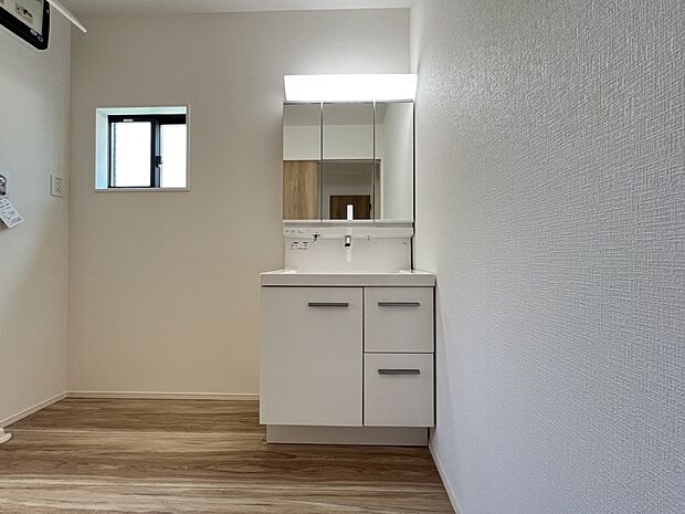 三面鏡仕様の洗面化粧台(同仕様)