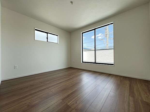 洋室7.8帖 ご夫婦の寝室としてもお使いいただけます(同仕様)