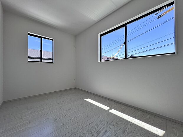 洋室5.5帖 お子さまのお部屋としてもお使いいただけます(1号棟同仕様)