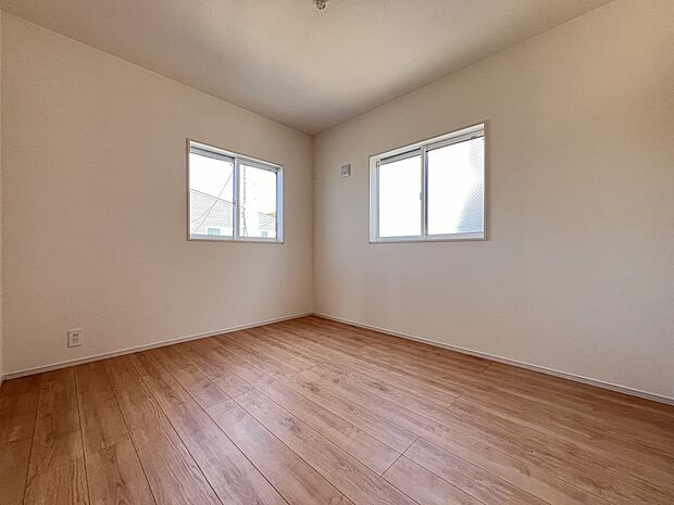 洋室5.25帖　2面採光の明るい居室です(同仕様)