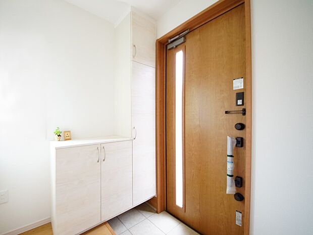 シューズボックス付の玄関スペース（同仕様)