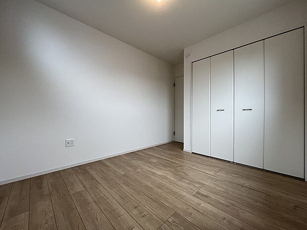 2階には洋室を4部屋ご用意いたします(同仕様)