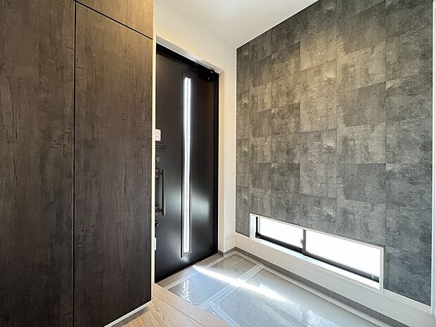 【玄関】シューズボックス、シューズインクローク付きの収納豊富な玄関(6号地)