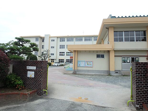 福岡市立老司小学校(約1,600m・徒歩20分)