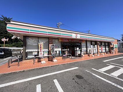 セブン-イレブン 太宰府梅香苑１丁目店 720m(9分)