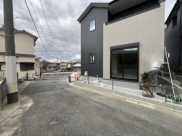 【前面道路含む現地写真】前面道路：南側4ｍ公道