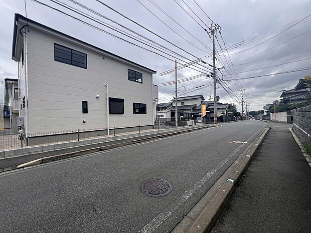 【前面道路含む現地写真】接道:西側8m公道