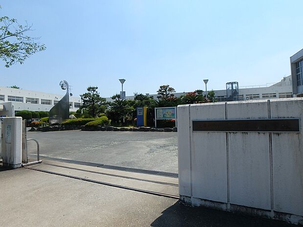 太宰府市立太宰府南小学校(約800m・徒歩10分)