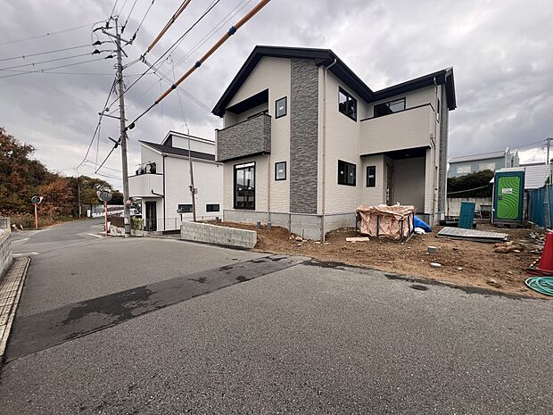 【前面道路含む現地写真】前面道路：南側5.6ｍ公道