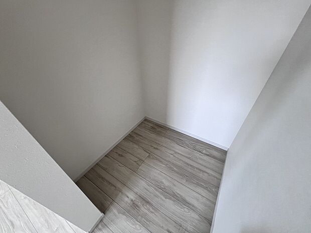 【同仕様写真(その他内観)】ウォークインクローゼット(同仕様)