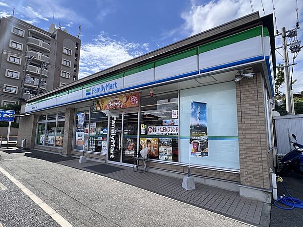 ファミリーマート 福岡屋形原三丁目店(約300m・徒歩4分)