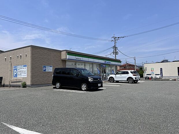 ファミリーマート 春日小倉二丁目店(約600m・徒歩8分)