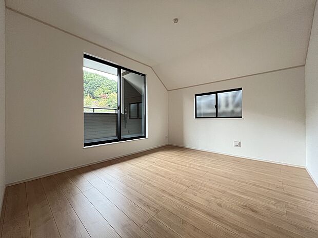 【洋室】洋室7帖 WIC、バルコニーに面したお部屋です(B号棟)