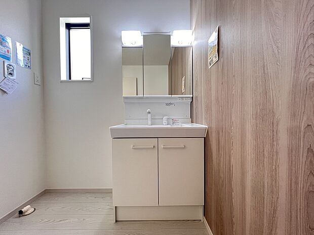 【洗面台・洗面所】三面鏡仕様の洗面化粧台