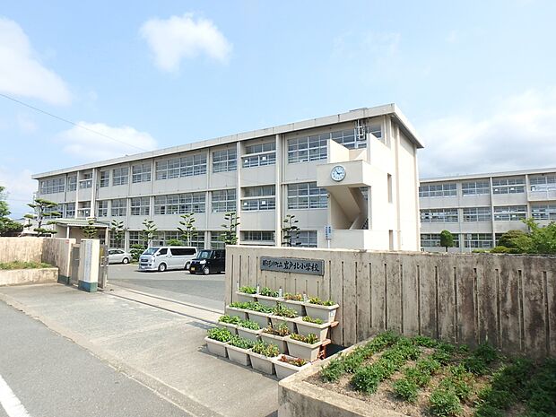那珂川市立岩戸小学校（約900m・徒歩12分）