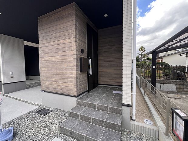 【玄関】玄関アプローチ(2号棟)