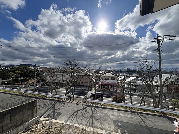 【住戸からの眺望写真】バルコニーからの眺望　開放的な景色が広がります！