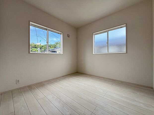 【同仕様写真(その他内観)】洋室5.2帖　2階に洋室は3部屋！全室5.2帖以上のゆとりある住空間です(同仕様)