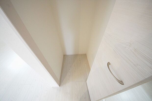 【収納】キッチンパントリー収納スペース（1号棟同仕様）