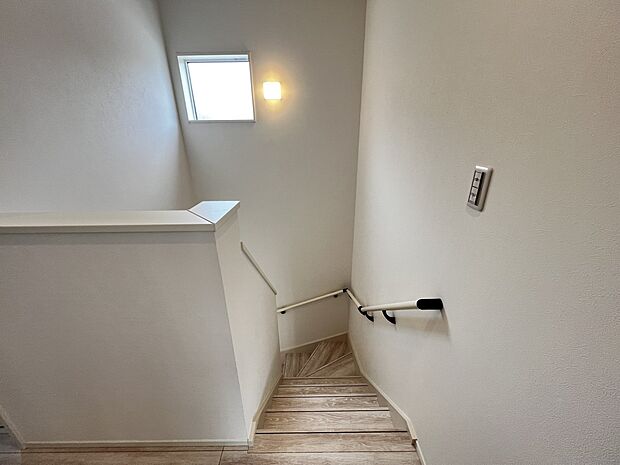 【同仕様写真(その他内観)】2階階段ホール部分(1号地同仕様)